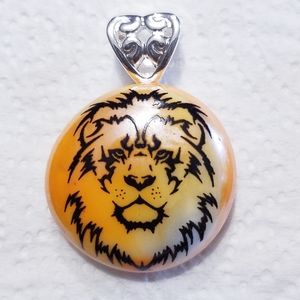Orange/black 🦁 lion glass pendant